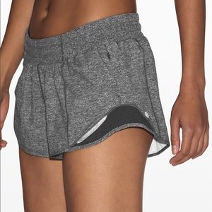 hotty hot 2.5 lululemon shorts